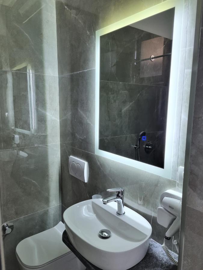 My Holiday House Hotel Durres Ngoại thất bức ảnh